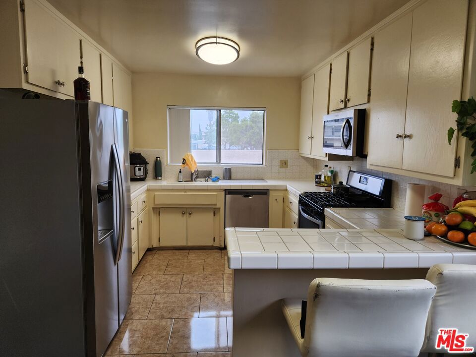 216 S Inglewood Avenue Property Photo 10