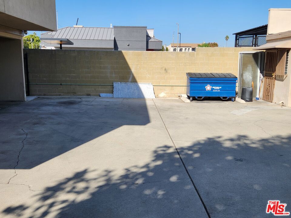 216 S Inglewood Avenue Property Photo 14