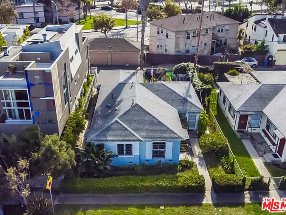 544 Grand Boulevard Property Photo 3