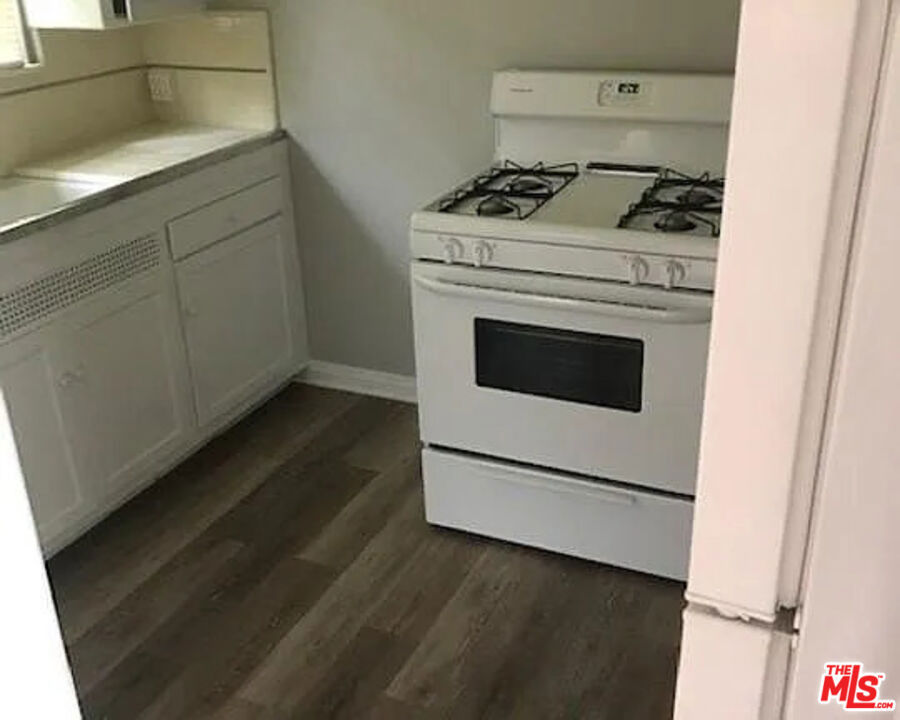 544 Grand Boulevard Property Photo 6
