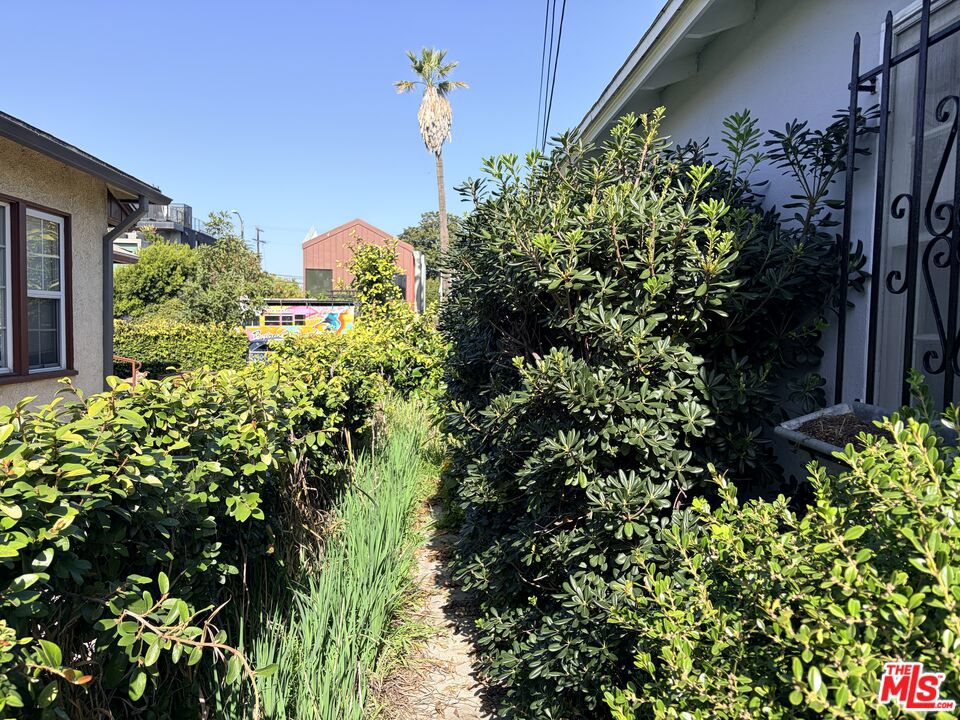 544 Grand Boulevard Property Photo 14