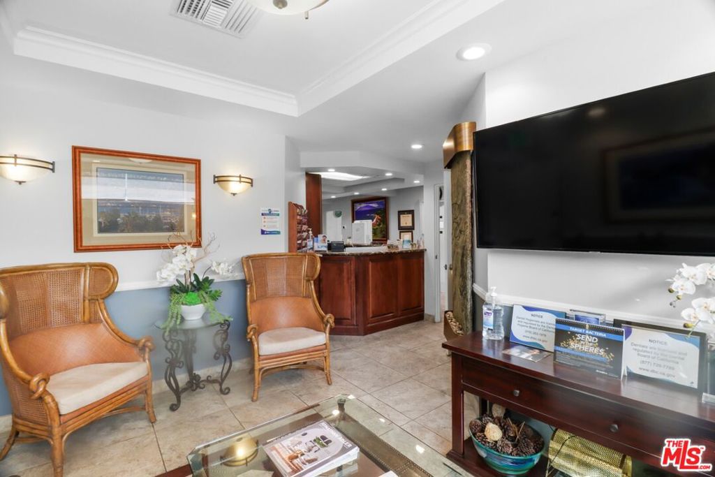 10505 W Pico Boulevard Property Photo 2