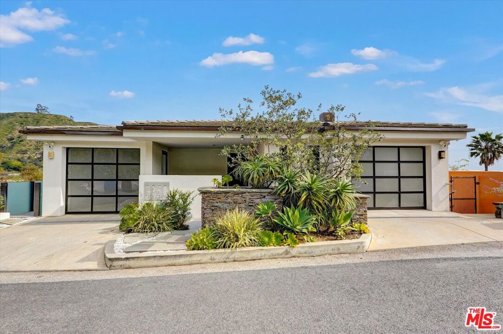 3850 Rambla Orienta Property Photo 2
