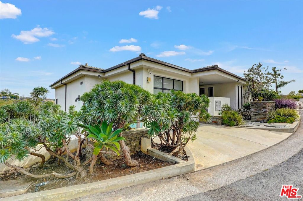 3850 Rambla Orienta Property Photo 4