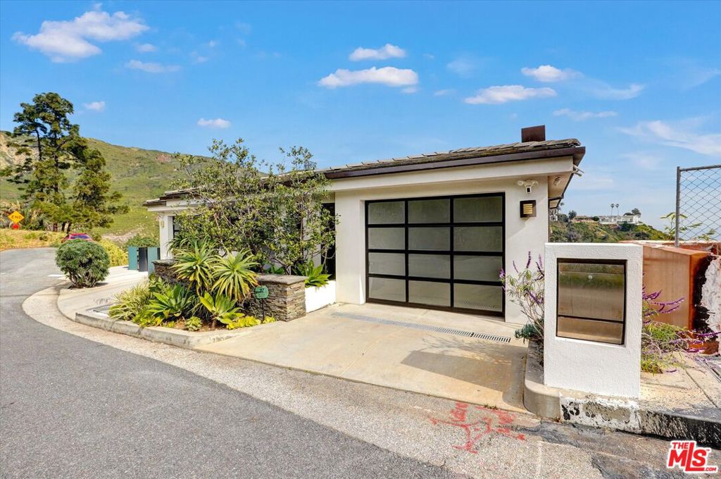 3850 Rambla Orienta Property Photo 5
