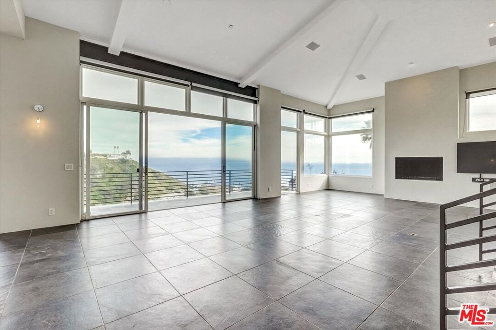 3850 Rambla Orienta Property Photo 10