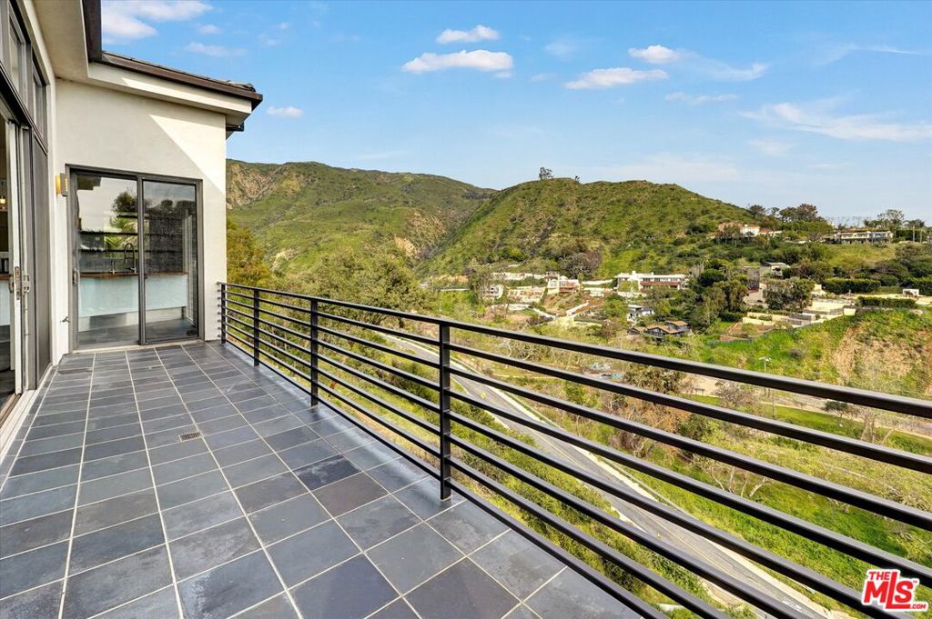 3850 Rambla Orienta Property Photo 13