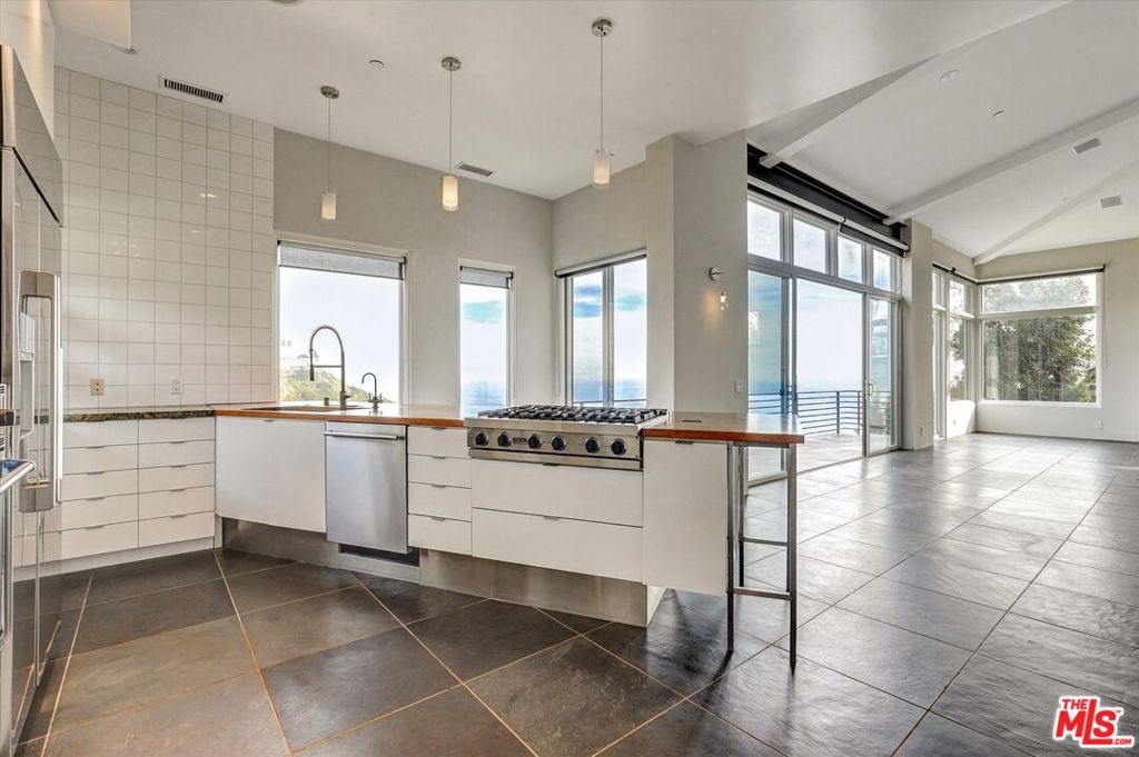 3850 Rambla Orienta Property Photo 17