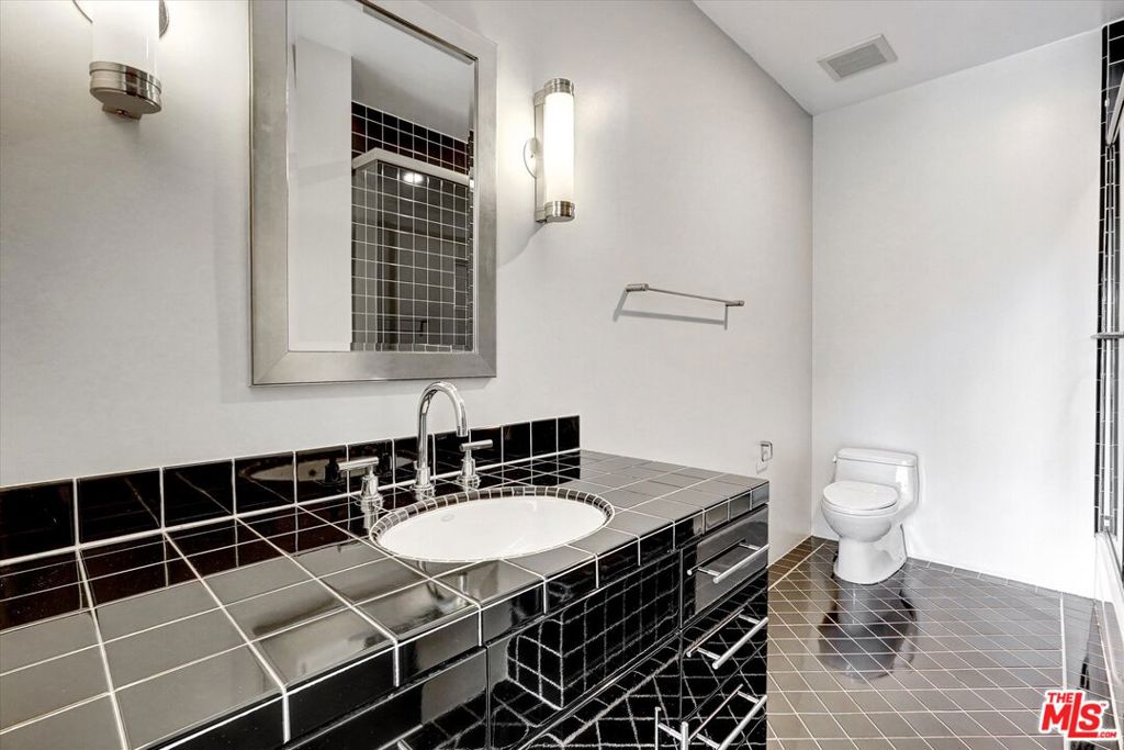 3850 Rambla Orienta Property Photo 26