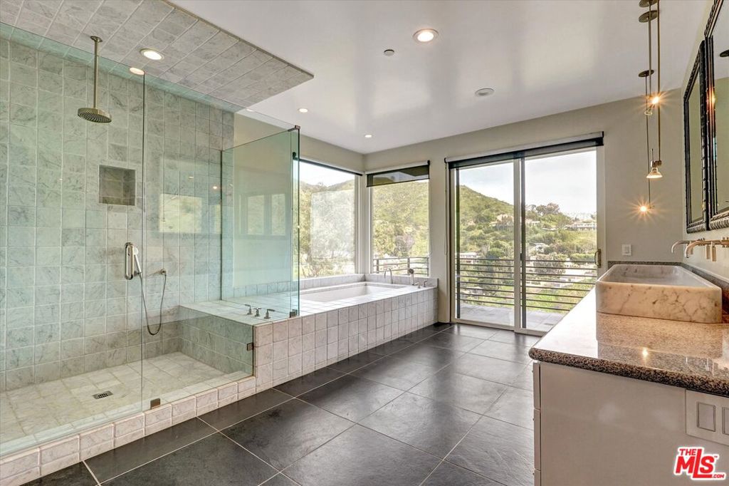 3850 Rambla Orienta Property Photo 31