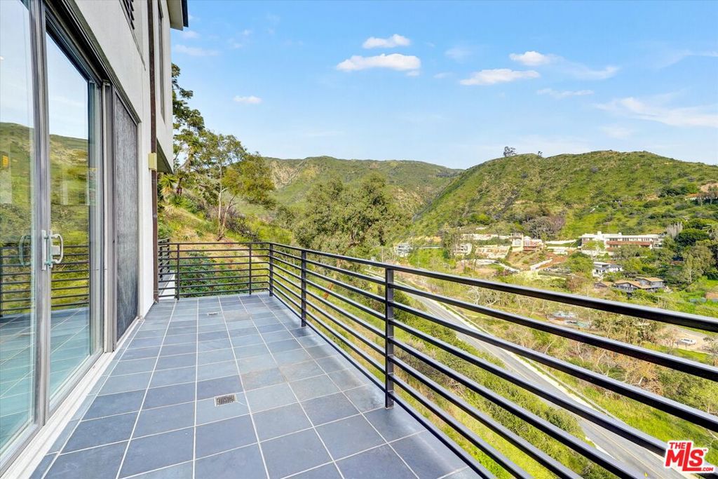 3850 Rambla Orienta Property Photo 39
