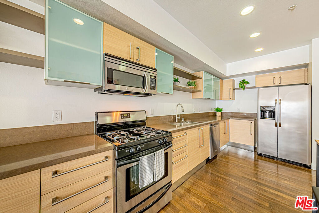 1234 Wilshire Boulevard 321 Property Photo 6