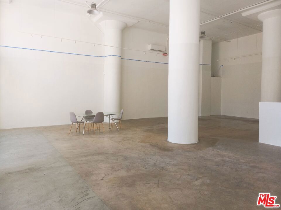 120 E 8th Street R06-r07 Property Photo 6