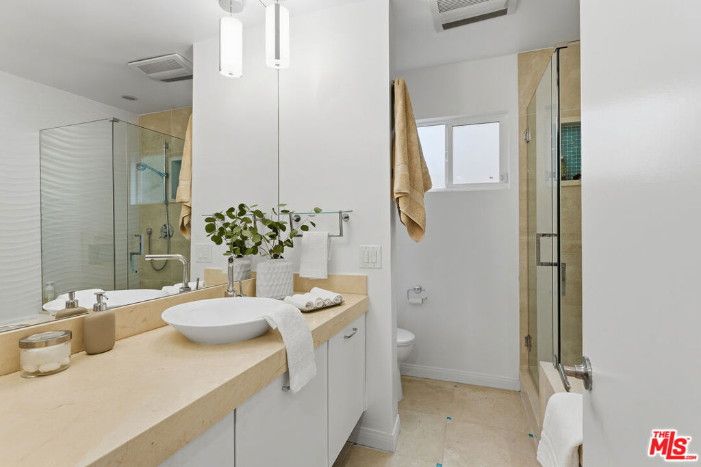1015 N Kings Road 110 Property Photo 21