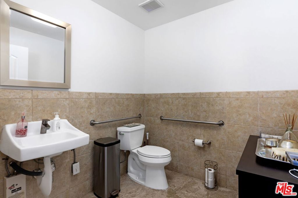 1321 Post Avenue Property Photo 18