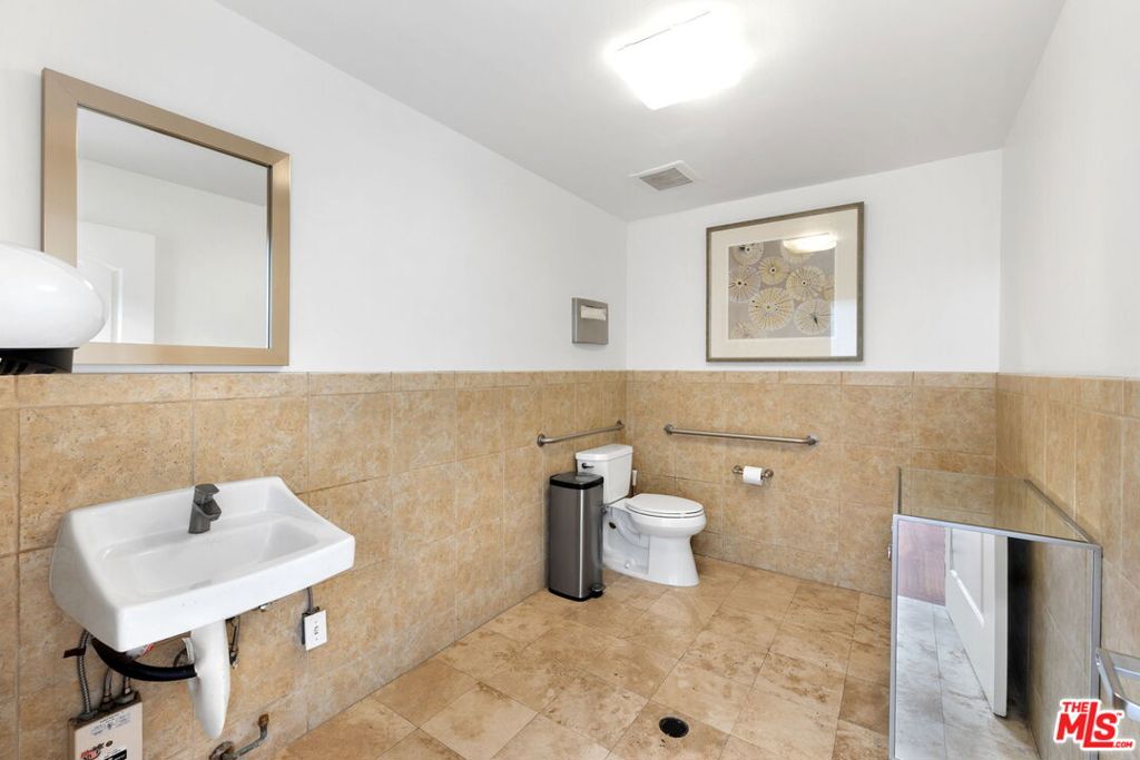 1321 Post Avenue Property Photo 22
