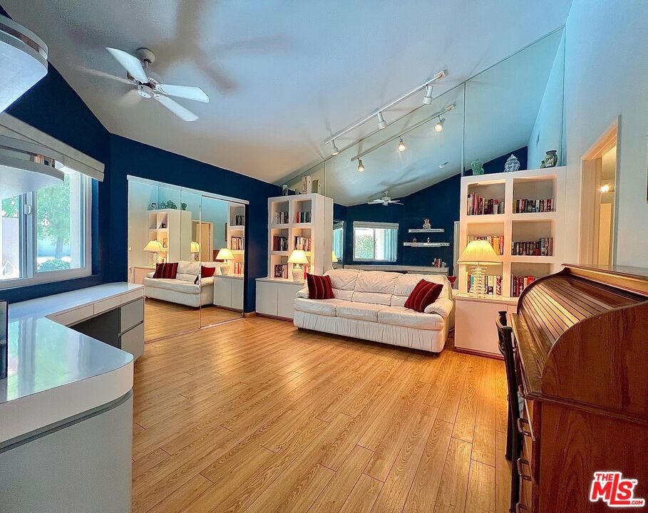 38689 Dahlia Way Property Photo 6