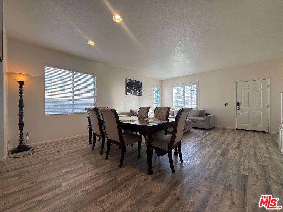 719 W Avenue Q10 Property Photo 3