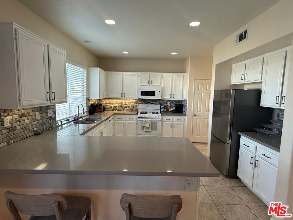 719 W Avenue Q10 Property Photo 6