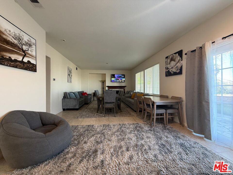 719 W Avenue Q10 Property Photo 8