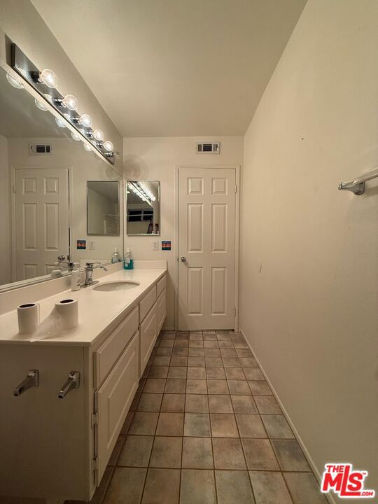 719 W Avenue Q10 Property Photo 19