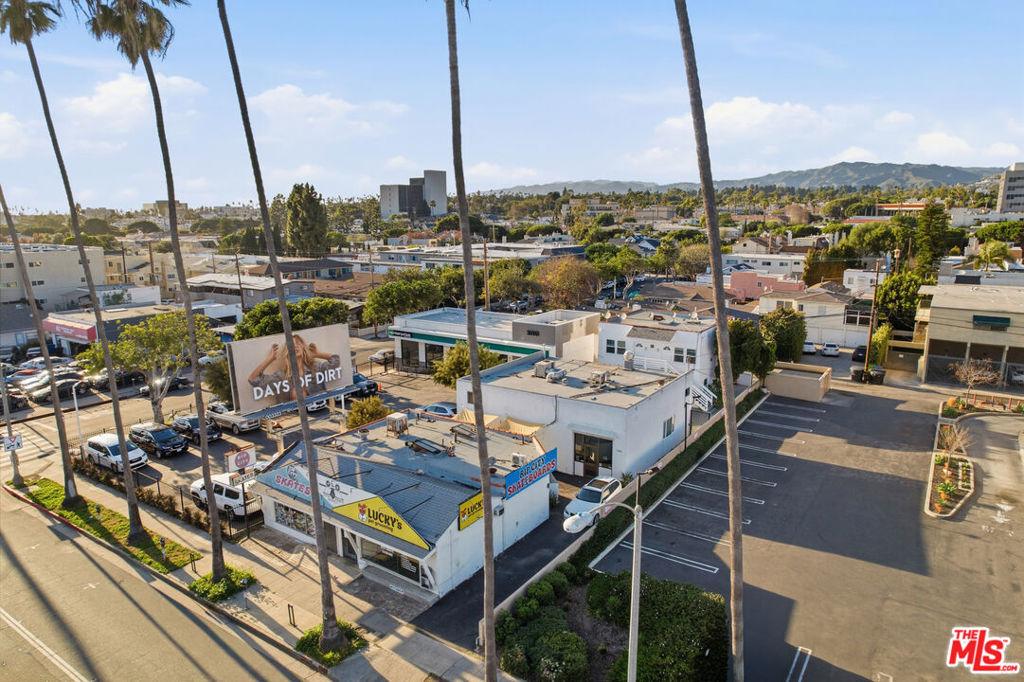 2709 Santa Monica Boulevard Property Photo 1