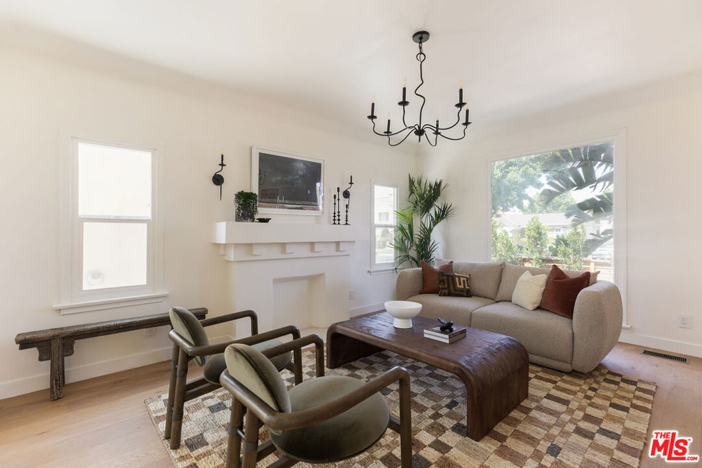2812 Somerset Drive Property Photo 4