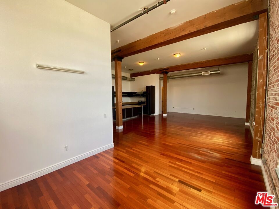 652 Mateo Street 201 Property Photo 6