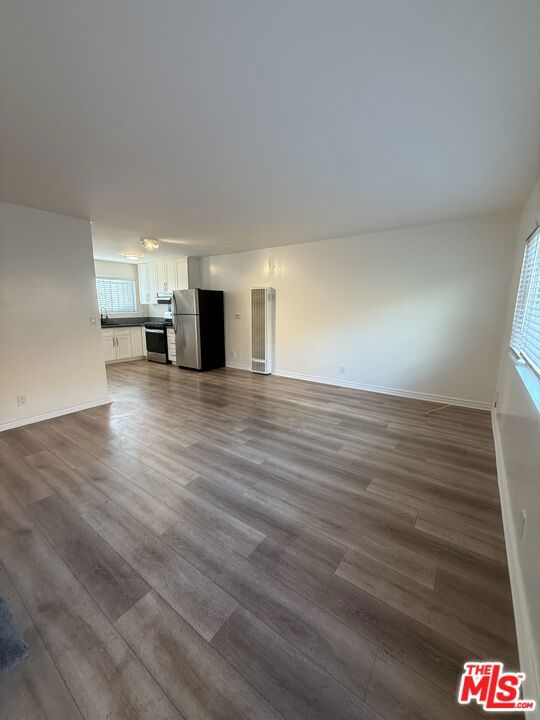 6544 S Victoria Avenue Property Photo 10