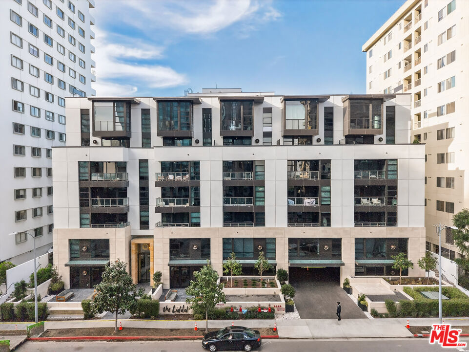 10777 Wilshire Boulevard 208 Property Photo 2