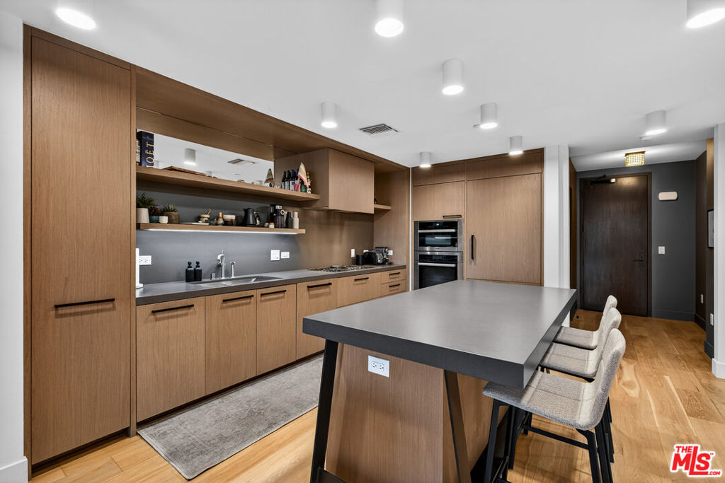 10777 Wilshire Boulevard 208 Property Photo 5