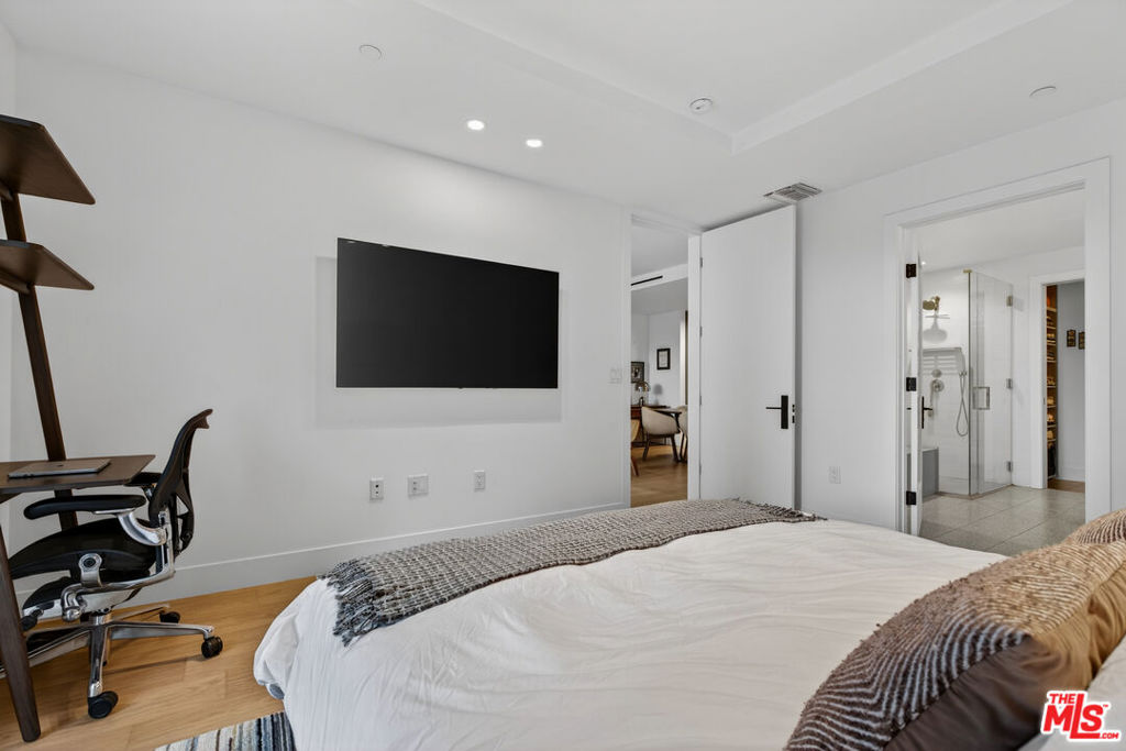 10777 Wilshire Boulevard 208 Property Photo 15