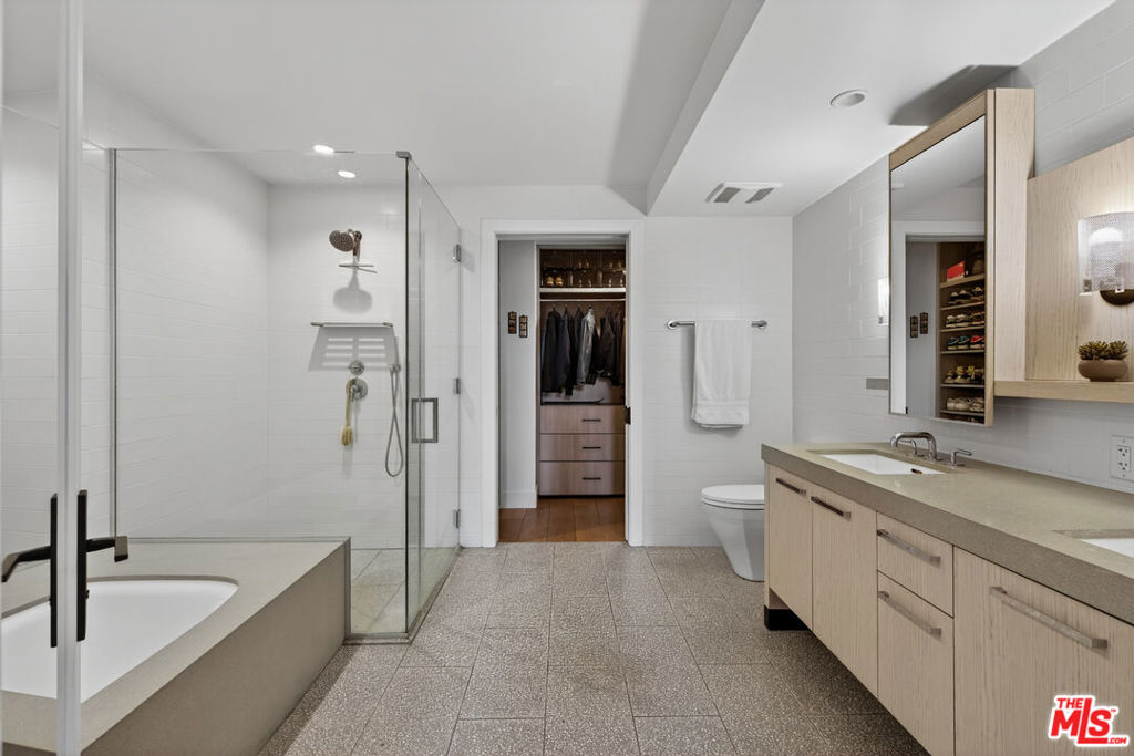 10777 Wilshire Boulevard 208 Property Photo 16