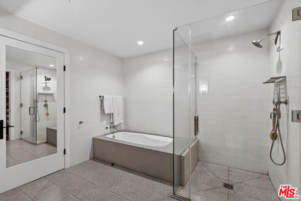 10777 Wilshire Boulevard 208 Property Photo 19