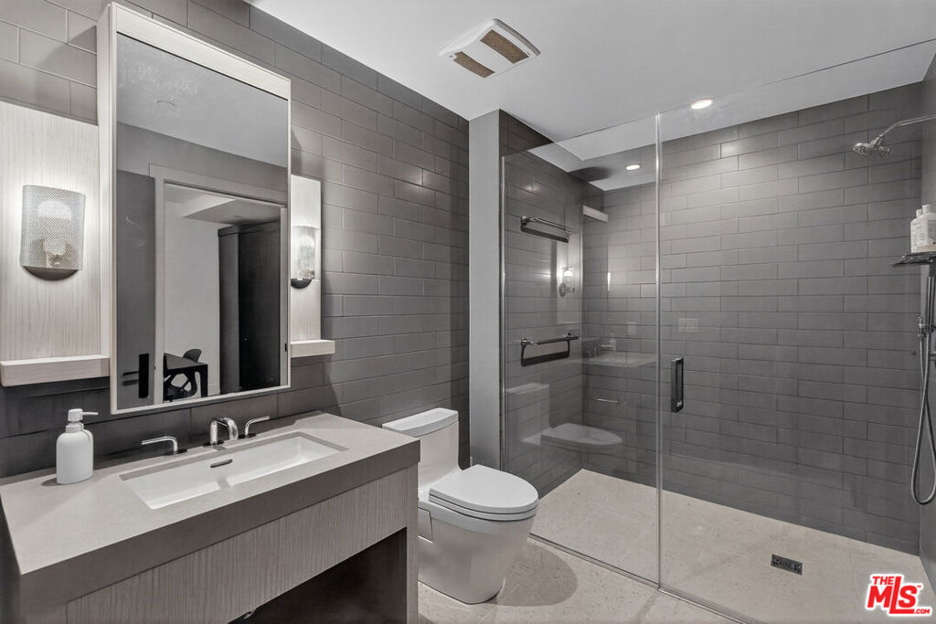 10777 Wilshire Boulevard 208 Property Photo 24