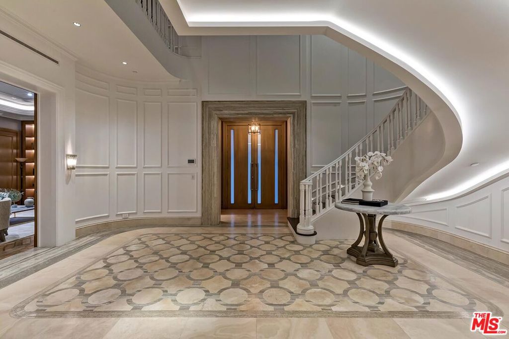 610 N Rodeo Drive Property Photo 2