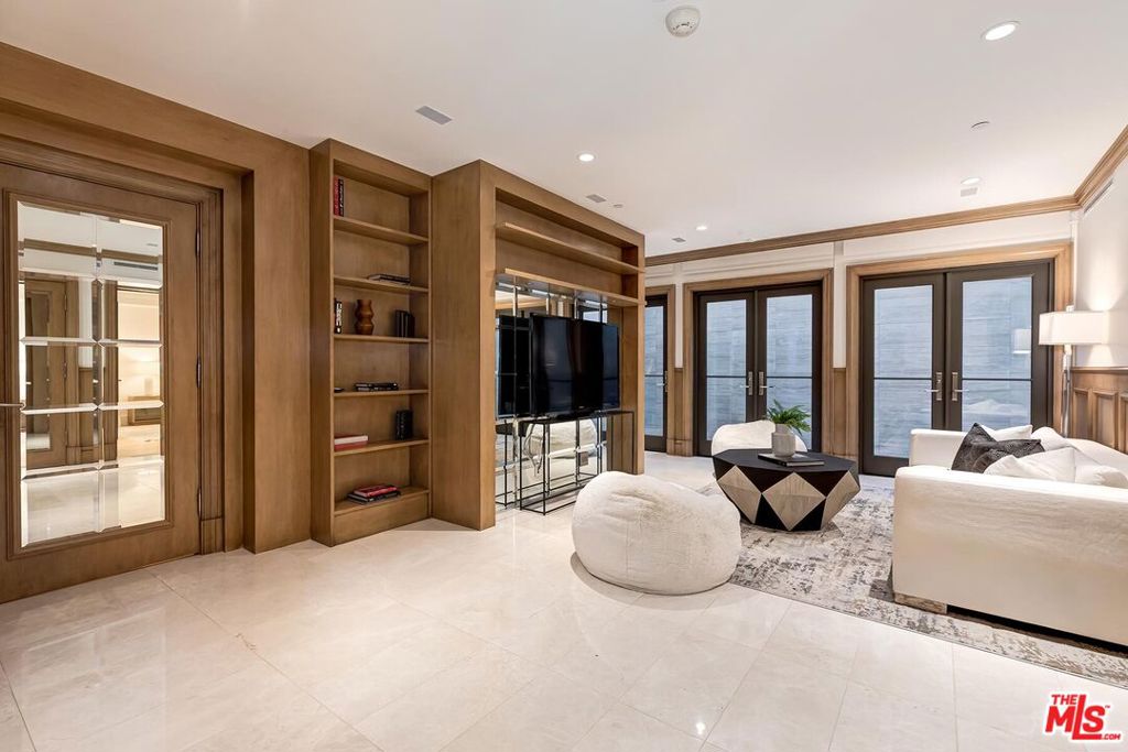 610 N Rodeo Drive Property Photo 29