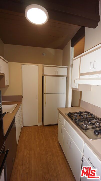 11133 Rose Avenue 26 Property Photo 6