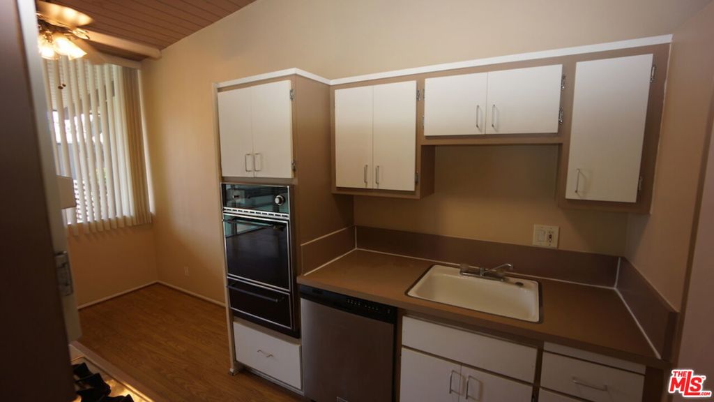 11133 Rose Avenue 26 Property Photo 15