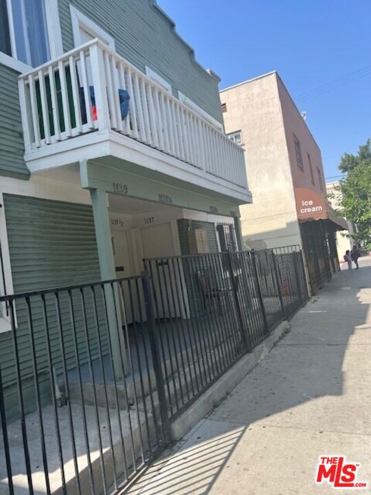 1137 S Union Avenue Property Photo 3