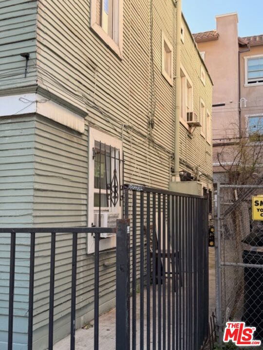 1137 S Union Avenue Property Photo 4