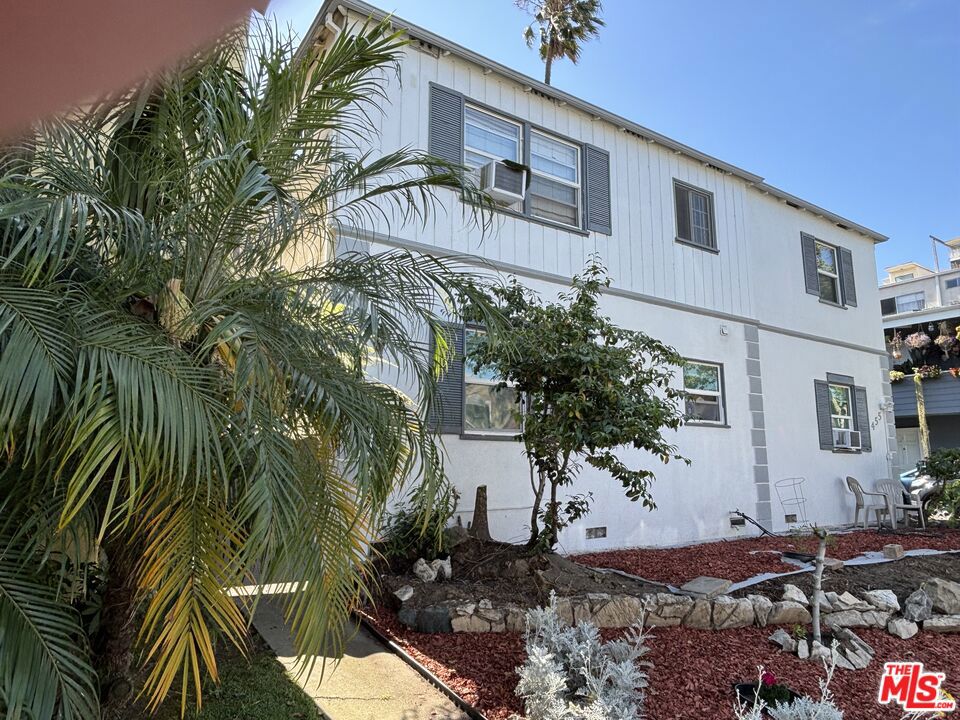 455 S Oakhurst Drive Property Photo 4
