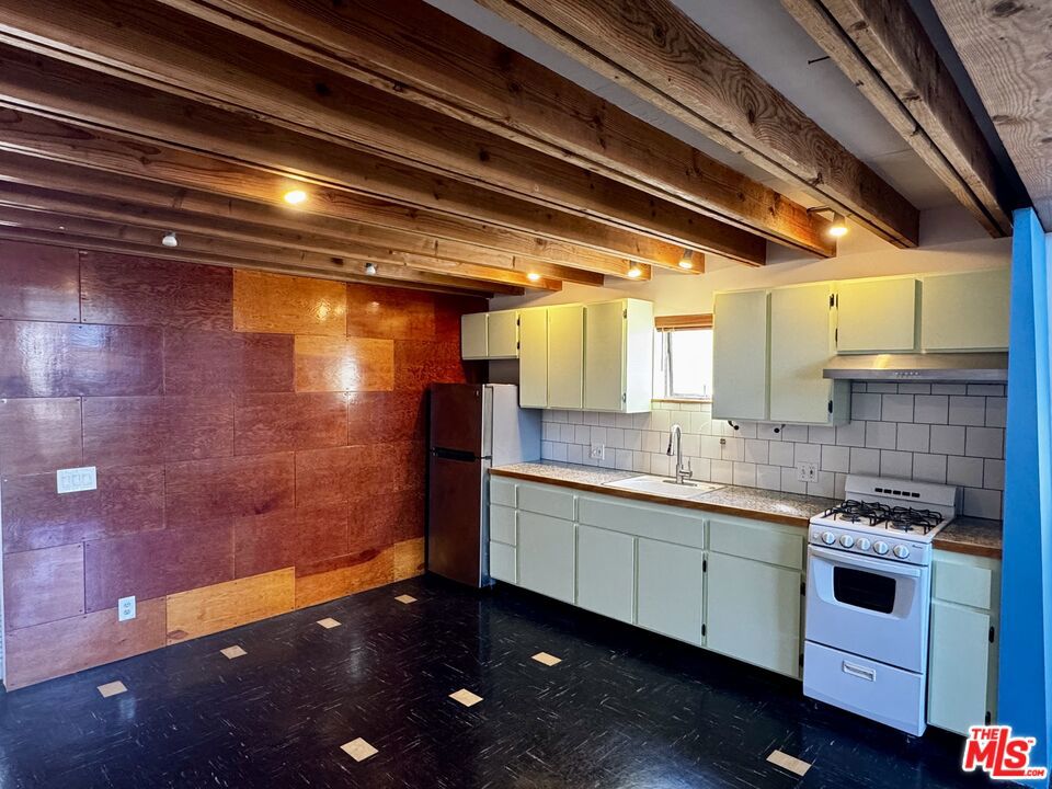 558 San Juan Avenue Property Photo 8
