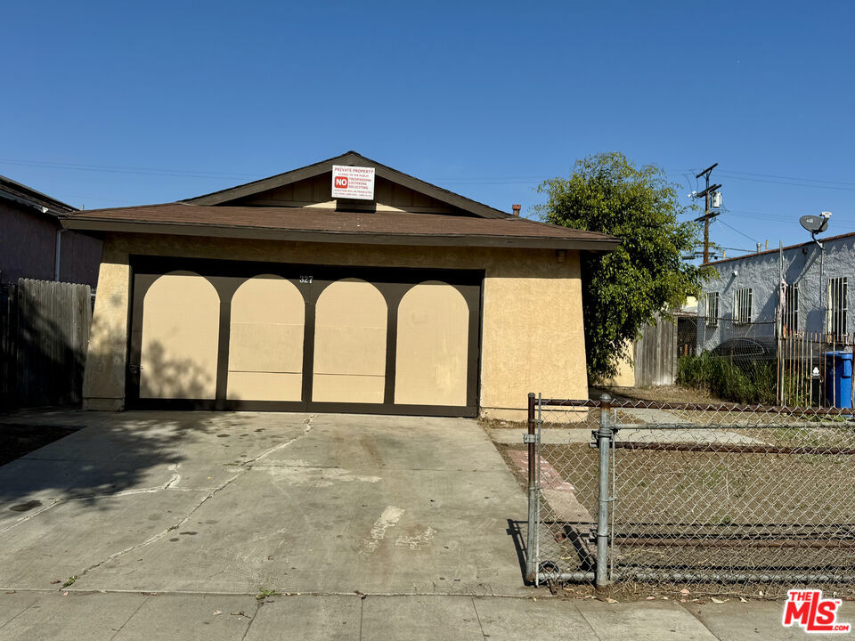 327 E 101st Street Property Photo 1