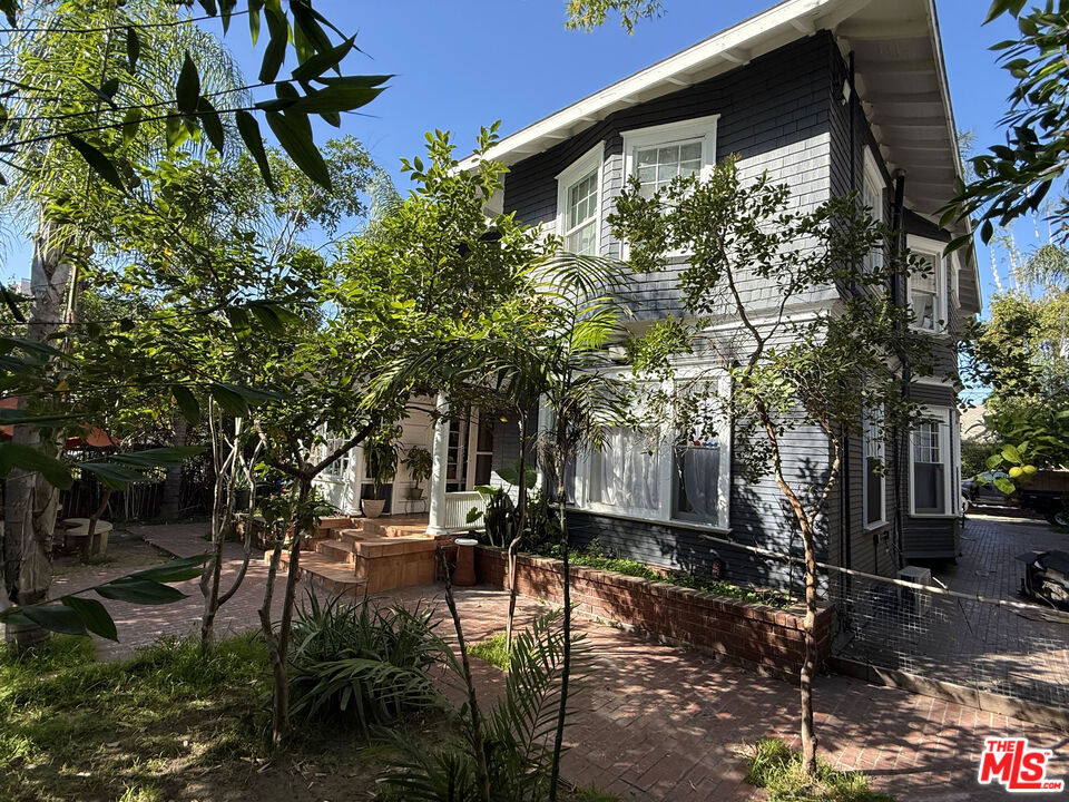 1625 S Bonnie Brae Street Property Photo 2