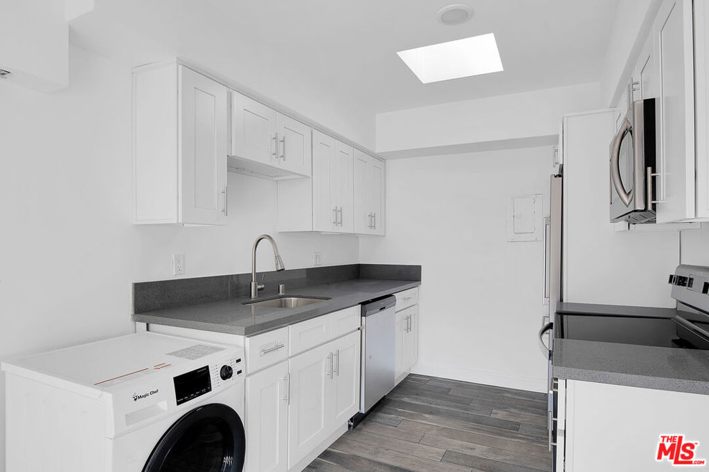 1610 S Beverly Glen Boulevard 7 Property Photo 3