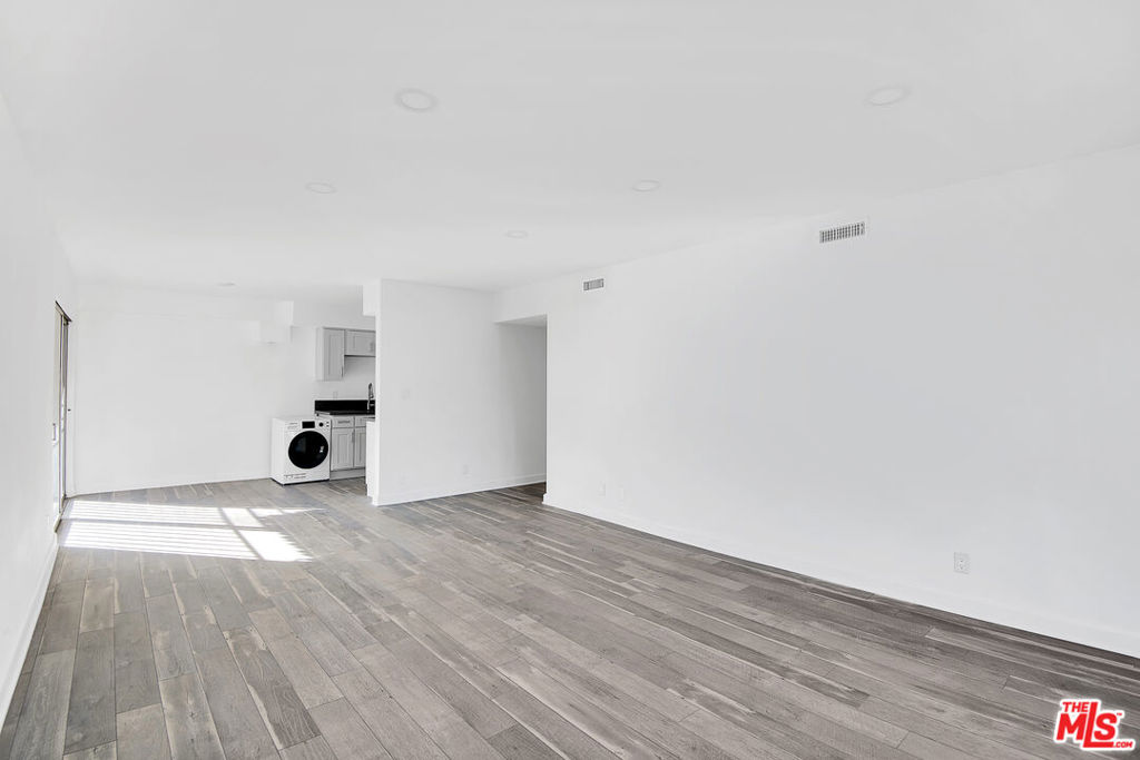 1610 S Beverly Glen Boulevard 7 Property Photo 5