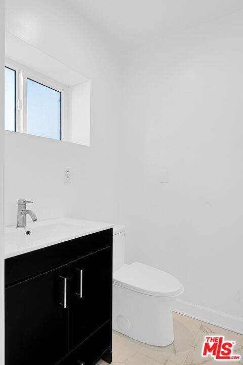 1610 S Beverly Glen Boulevard 7 Property Photo 13