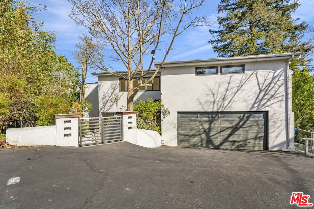 15263 Mulholland Drive Property Photo 3