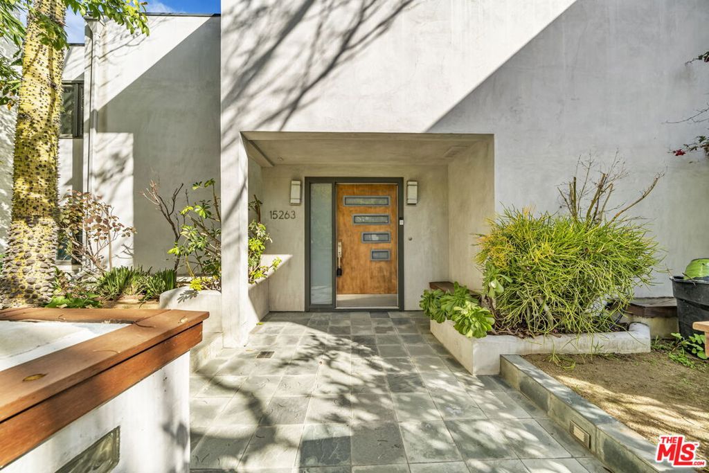 15263 Mulholland Drive Property Photo 4